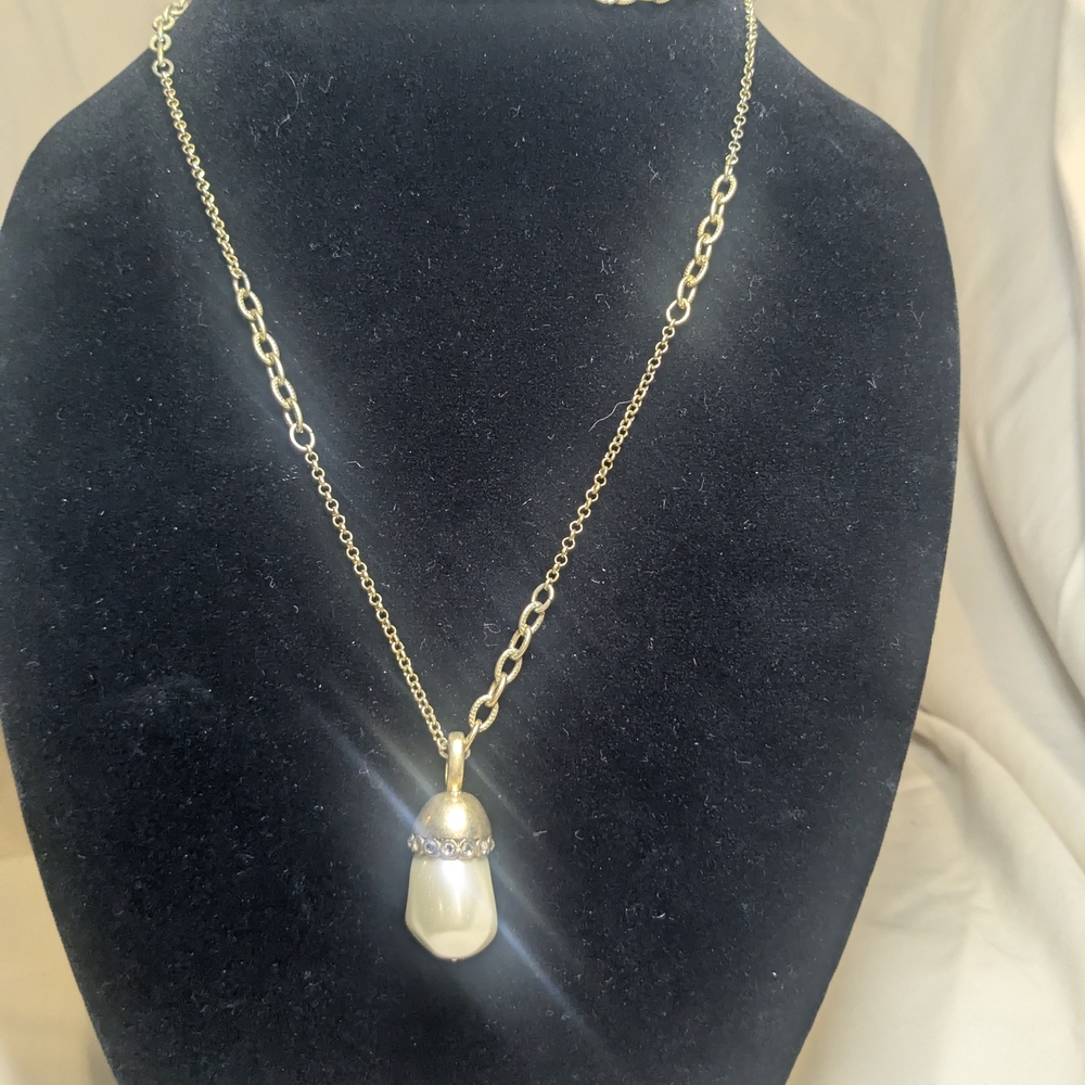 Chico's Gold and Pearl Pendant Necklace